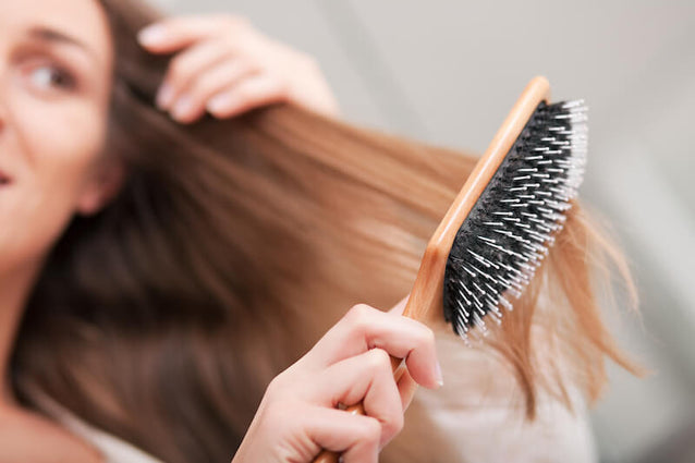 Cheveux secs, soins spéciaux Cheveux secs, soins spéciaux