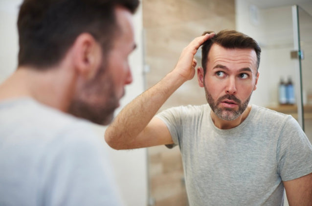 Perte de cheveux * en raison de changements hormonaux: comment la ménopause chez les femmes et les effets vieillissants chez les hommes influencent la croissance des cheveux Perte de cheveux * en raison de changements hormonaux: comment la ménopause chez les femmes et les effets vieillissants chez les hommes influencent la croissance des cheveux